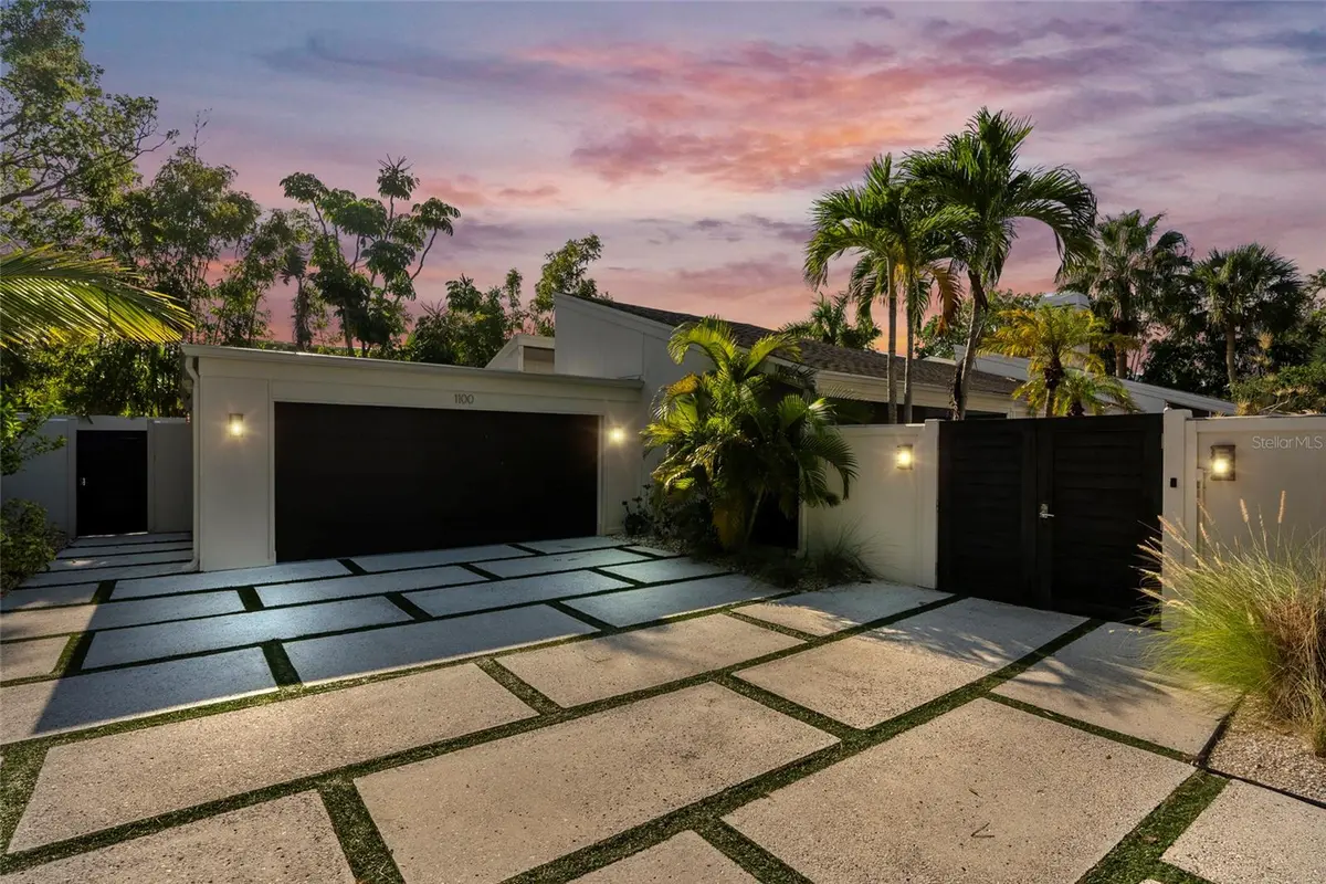 1100 WESTWAY DR, Sarasota, FL 34236