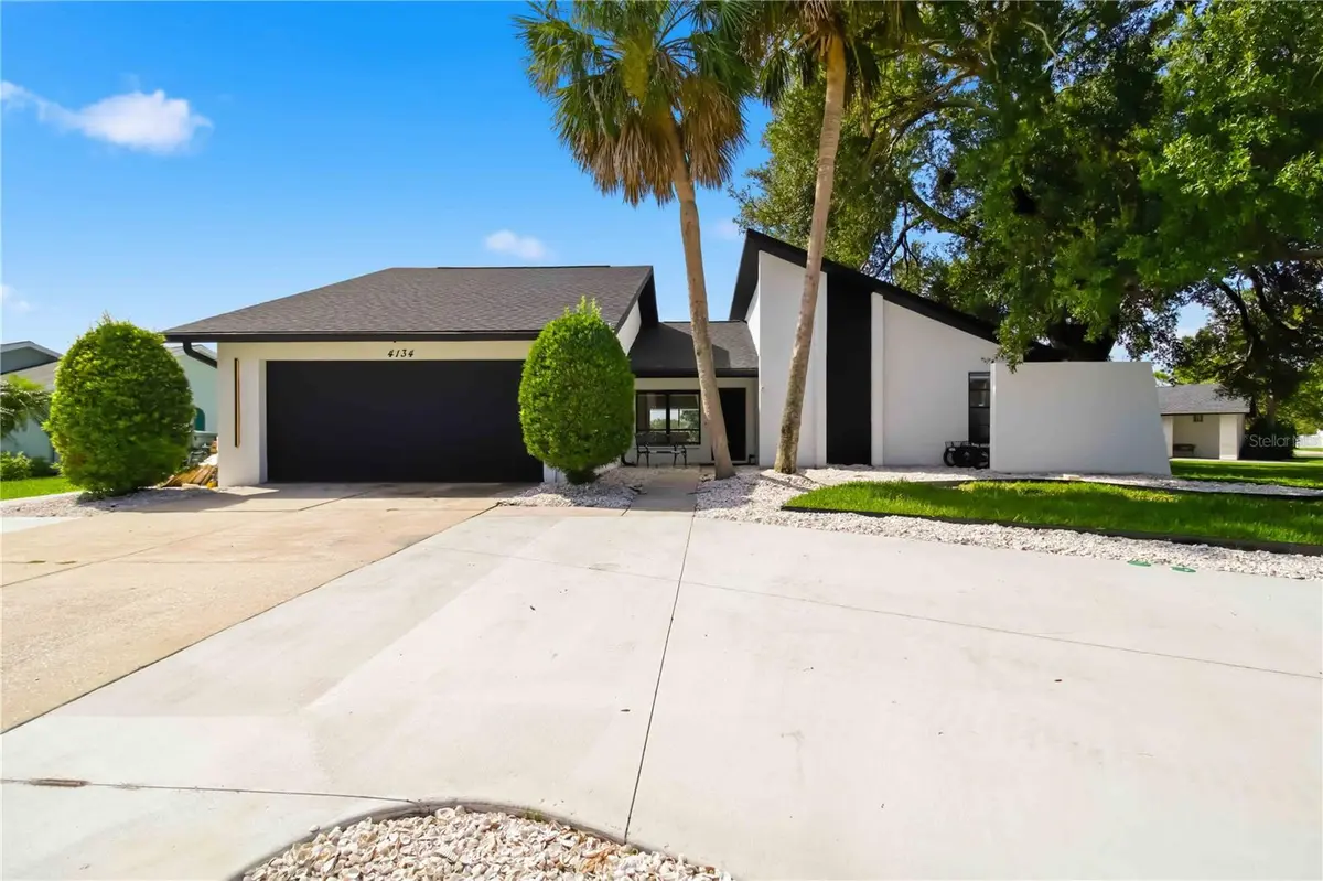 4134 EASTWOOD DR, Sarasota, FL 34232