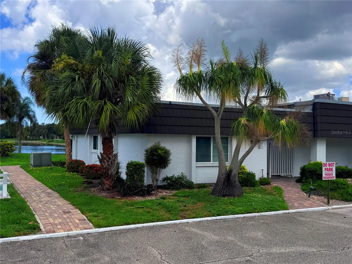 1213 GLEN OAKS DR E, Sarasota, FL 34232