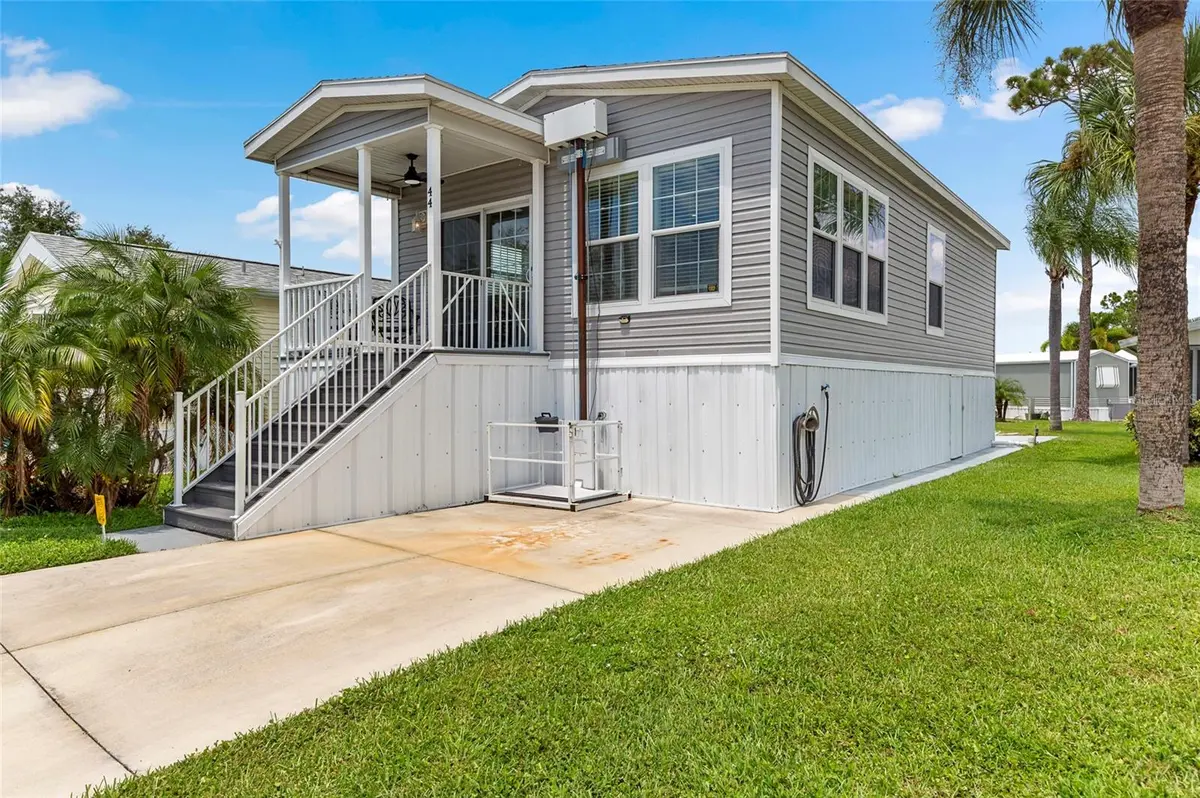 44 CROWN POINT DR, Nokomis, FL 34275