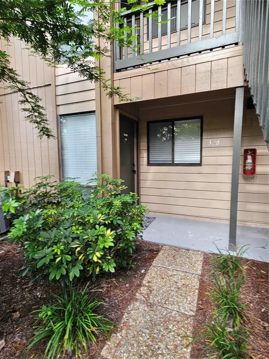 1720 GLENHOUSE DR #328, Sarasota, FL 34231