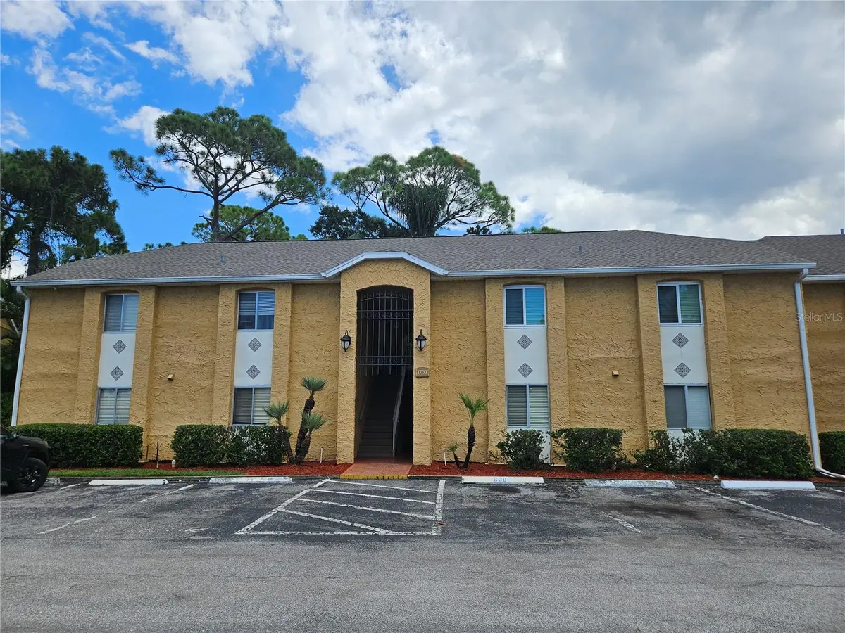 1737 PARAKEET WAY #2, Sarasota, FL 34232