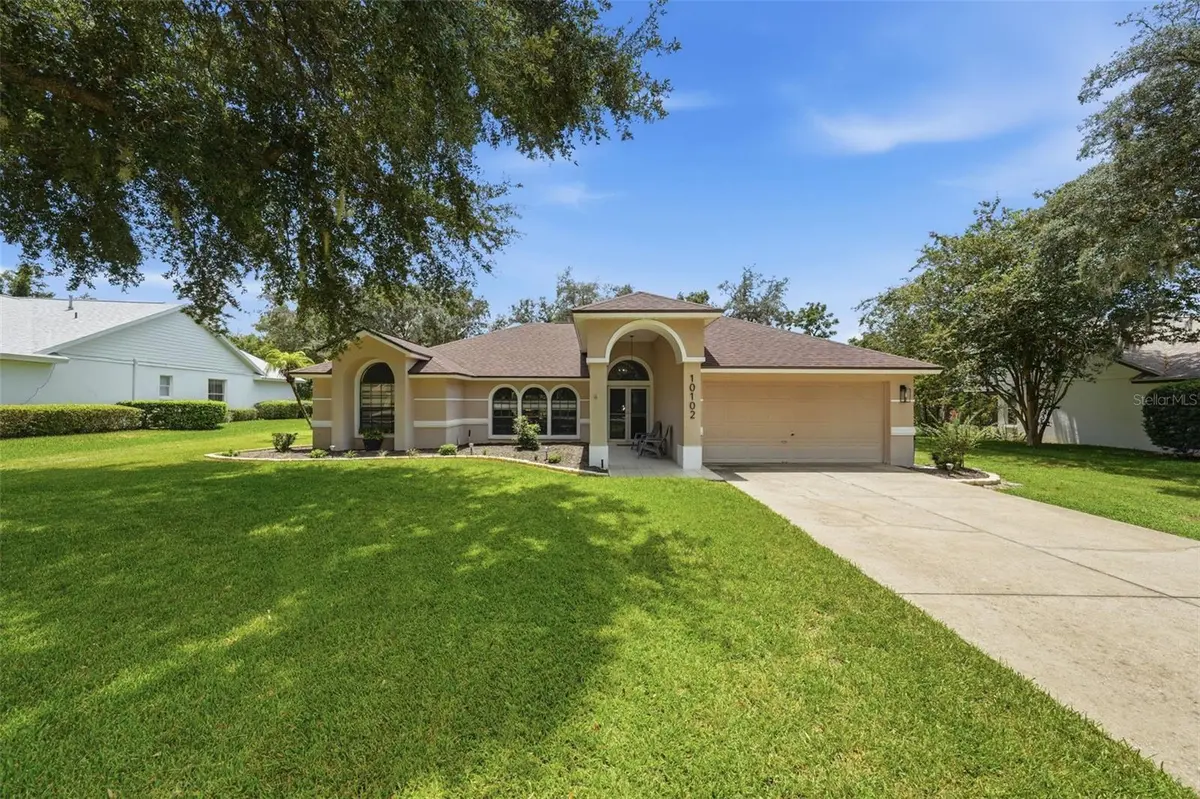 10102 SILVER BLUFF DR, Leesburg, FL 34788
