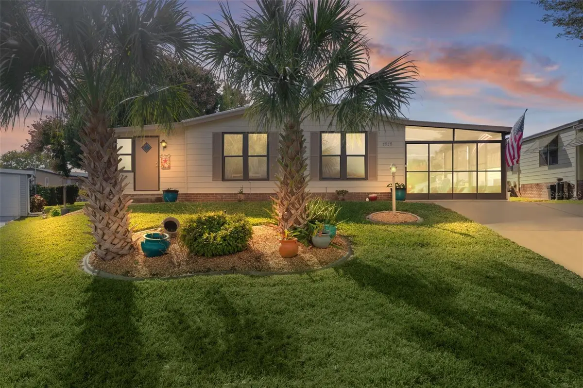 1717 PALM AIRE DR, Lady Lake, FL 32159