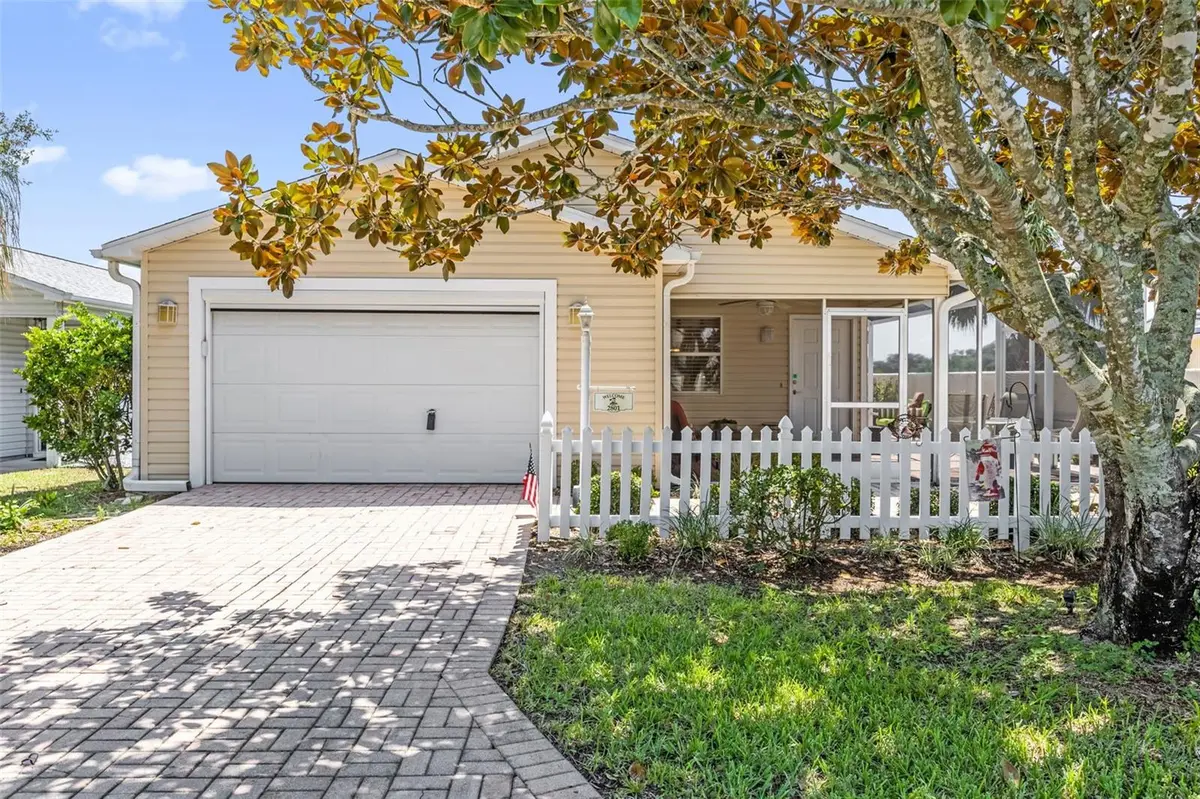 2801 BARBOZA DR, The Villages, FL 32162