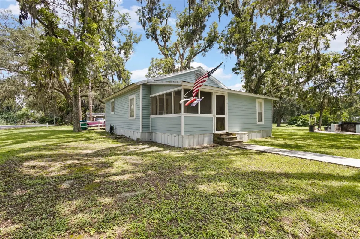 729 NW 3RD AVE, Trenton, FL 32693