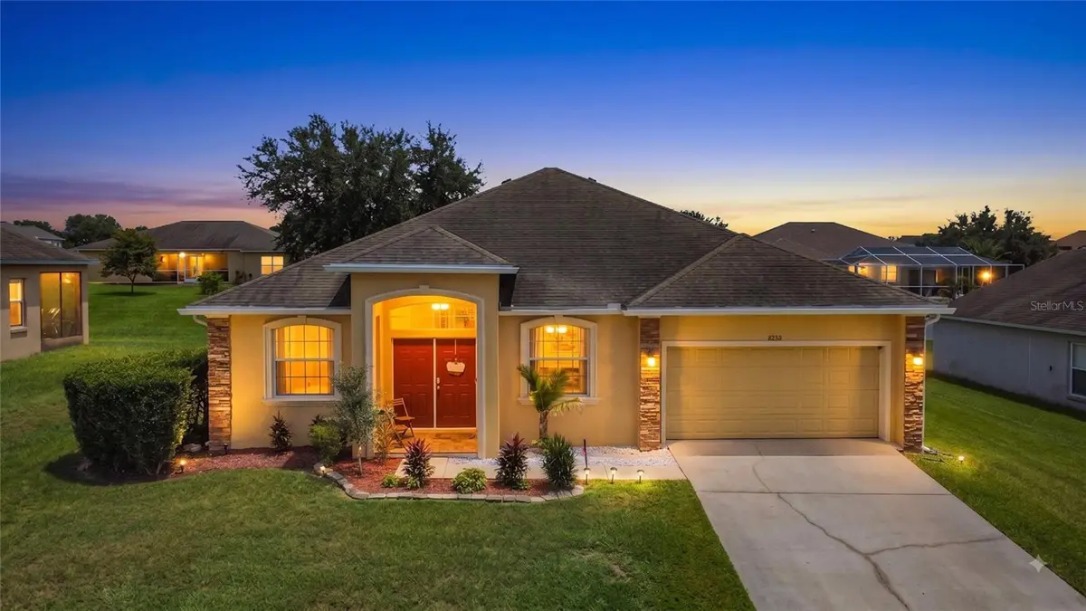 8230 WOODVINE CIR, Lakeland, FL 33810