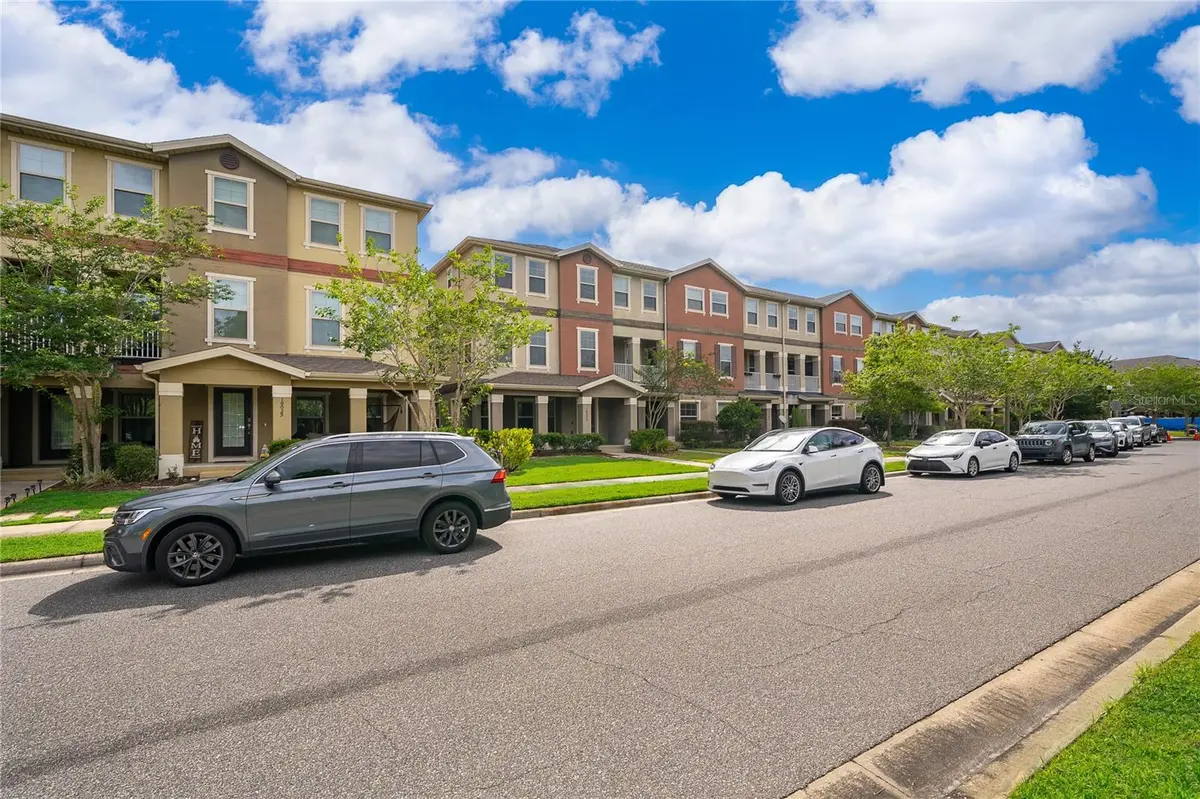 10061 TOWN LAKE DR, Orlando, FL 32832