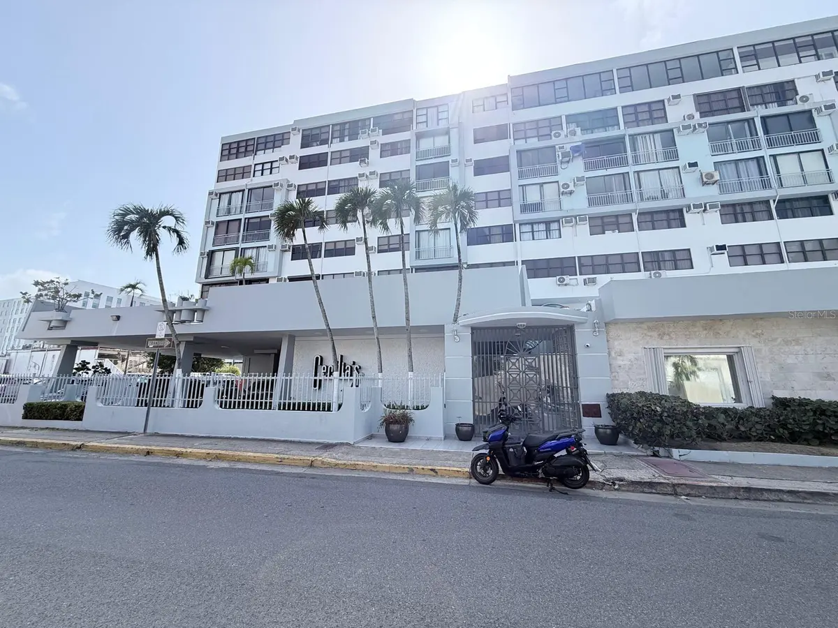 37 ISLA VERDE AVE, Carolina, PR 00979