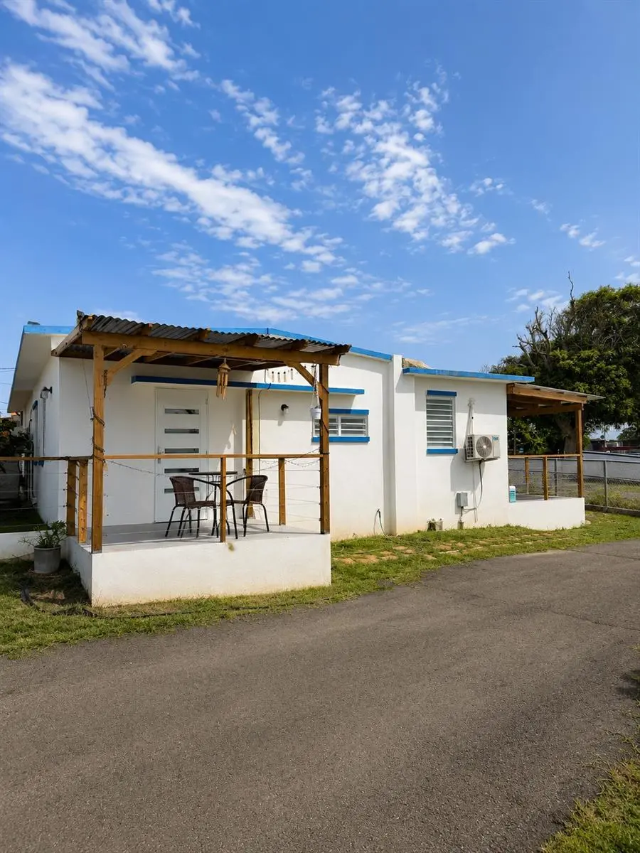 CALLE PASCUA URB. MANUEL CORCHADO, Isabela, PR 00662