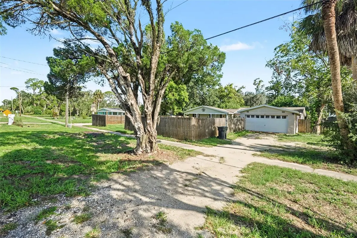 805 W COLLEGE AVE, Ruskin, FL 33570