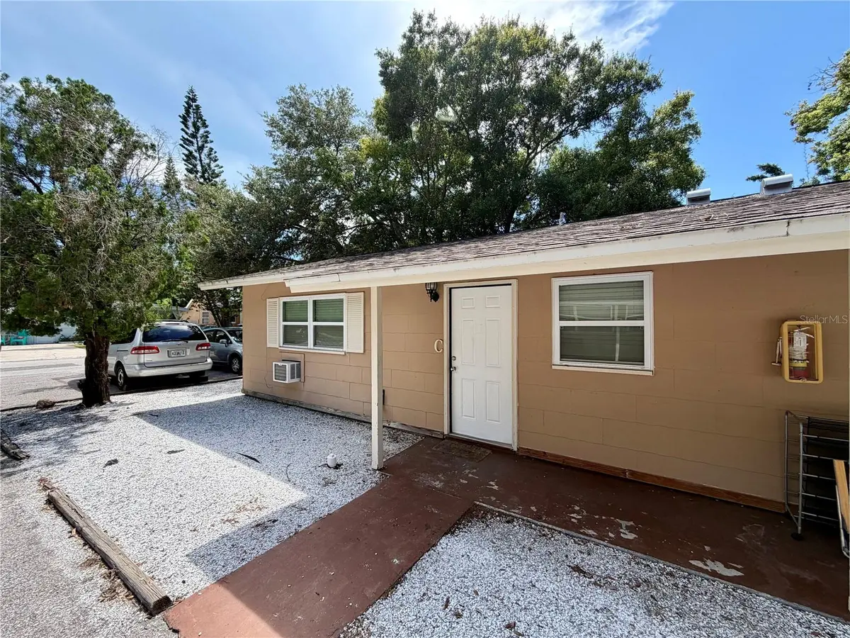 908 BEVERLY AVE #C, Largo, FL 33770