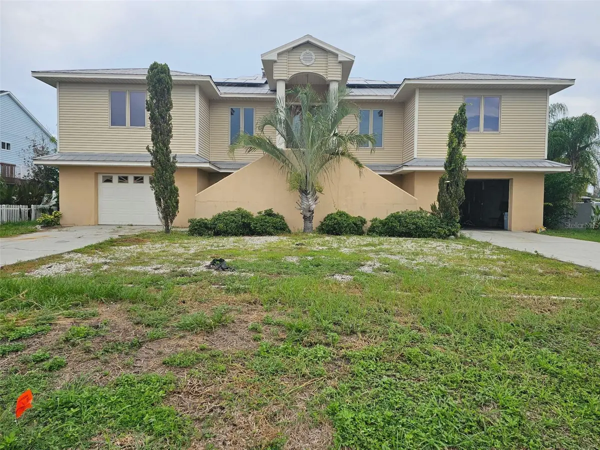 819 BLUE HERON BLVD, Ruskin, FL 33570
