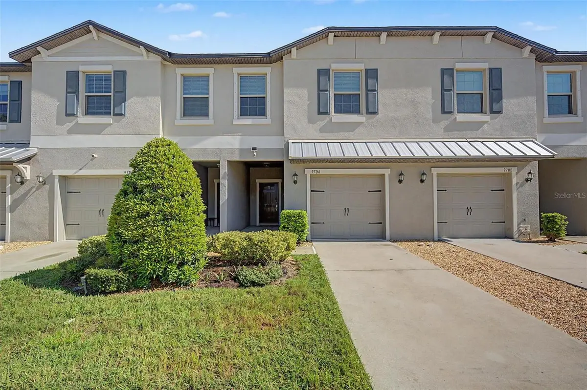 9706 PEMBROOKE PINES DR, Sun City Center, FL 33573