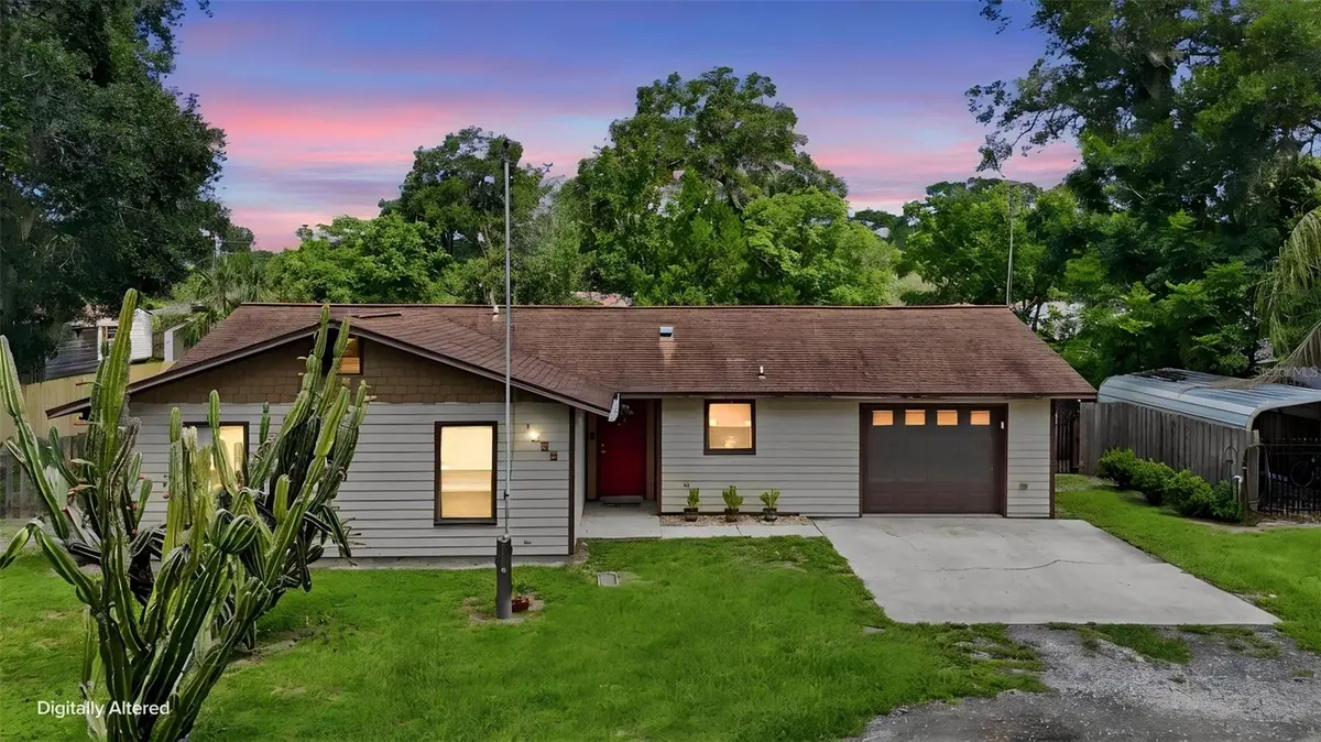1555 ROWE LN, Deland, FL 32720