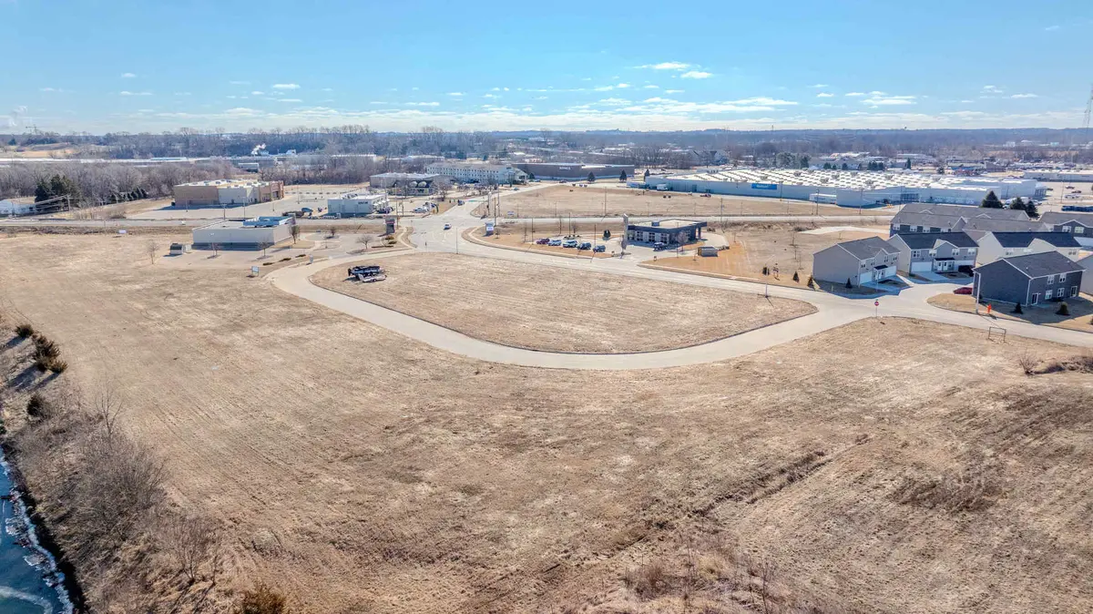 2420-2490 Lillian WAY, Clinton, IA 52732
