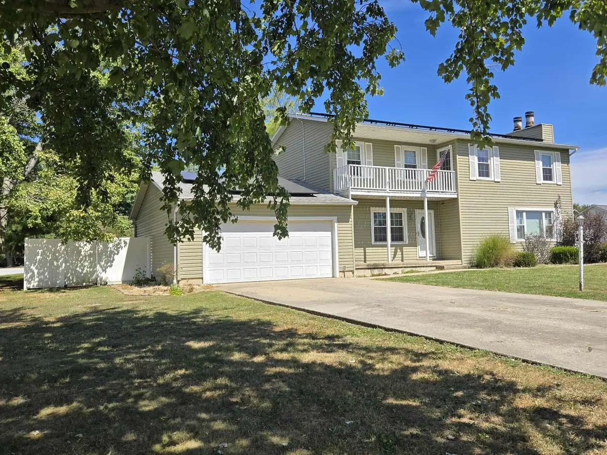 108 MOCKINGBIRD LN, Woodlawn, IL 62898