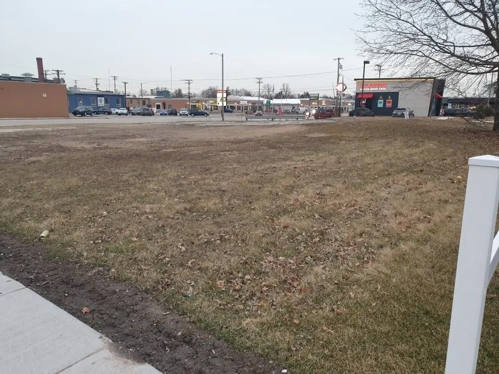 18 W South ST, Plano, IL 60545