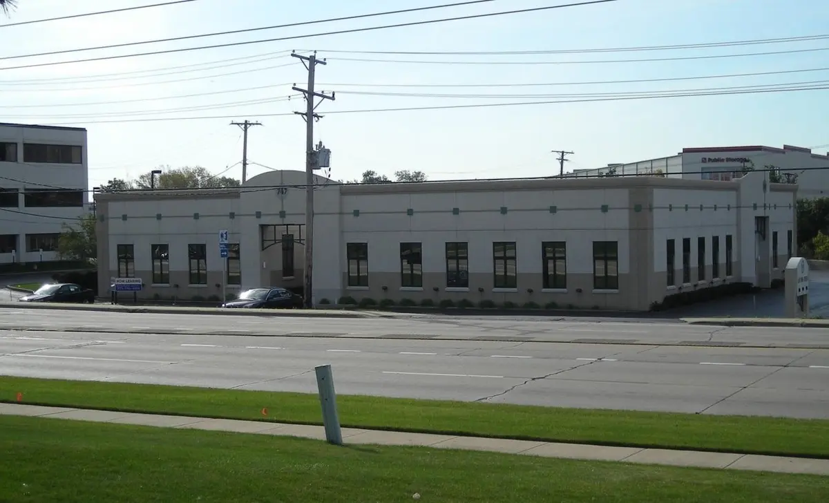 747 Lake Cook RD, Deerfield, IL 60015