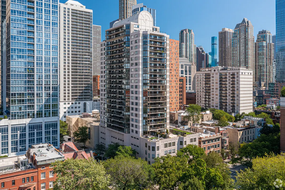 33 W Delaware PL #1E, Chicago, IL 60610