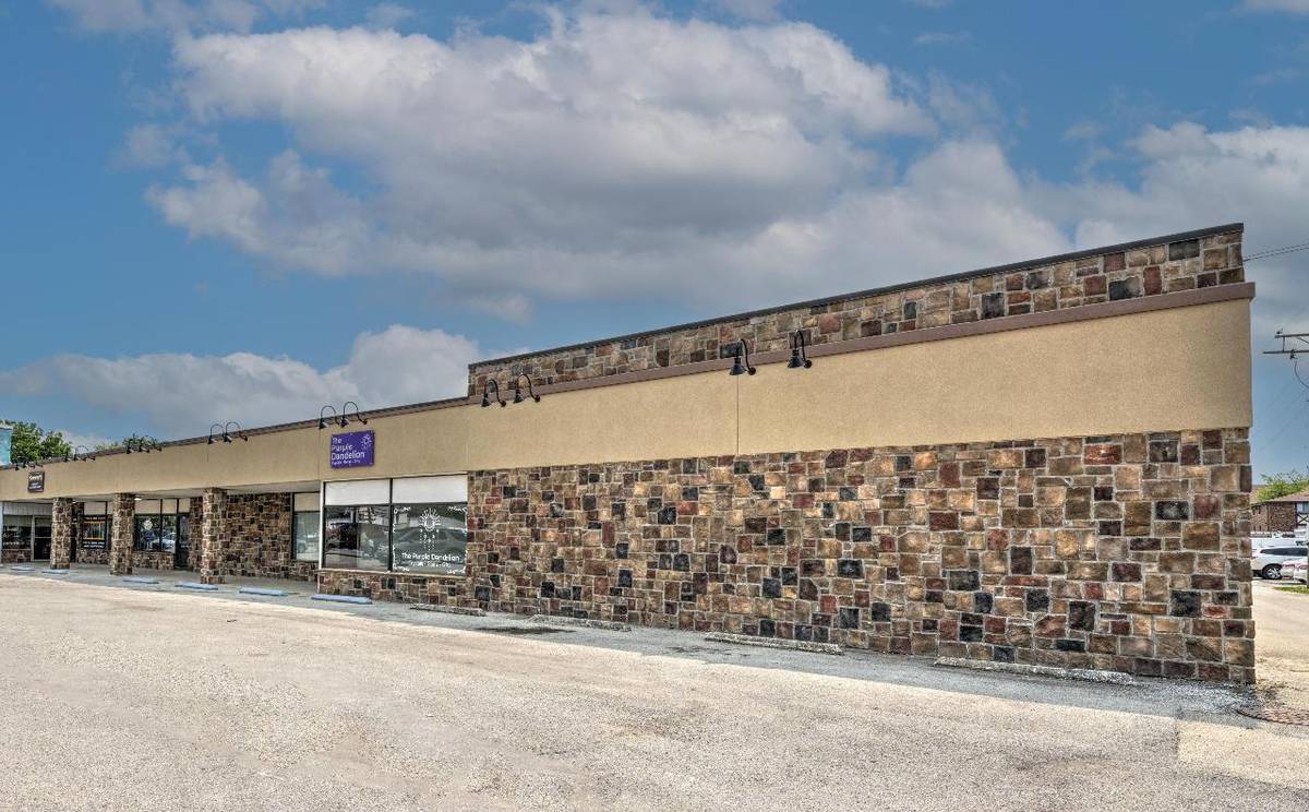 350 N Locust ST #F, Manteno, IL 60950