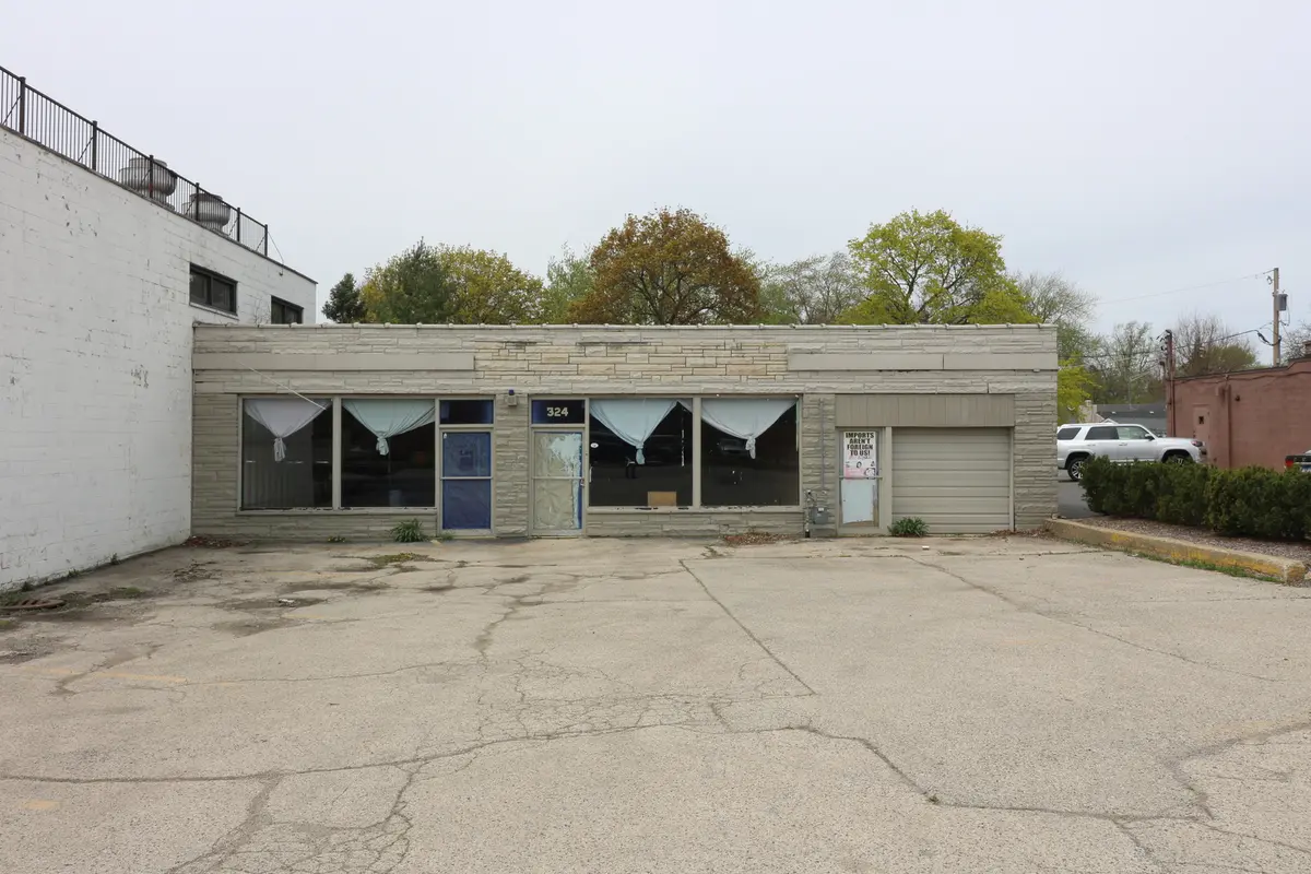 324 N Lake ST, Mundelein, IL 60060