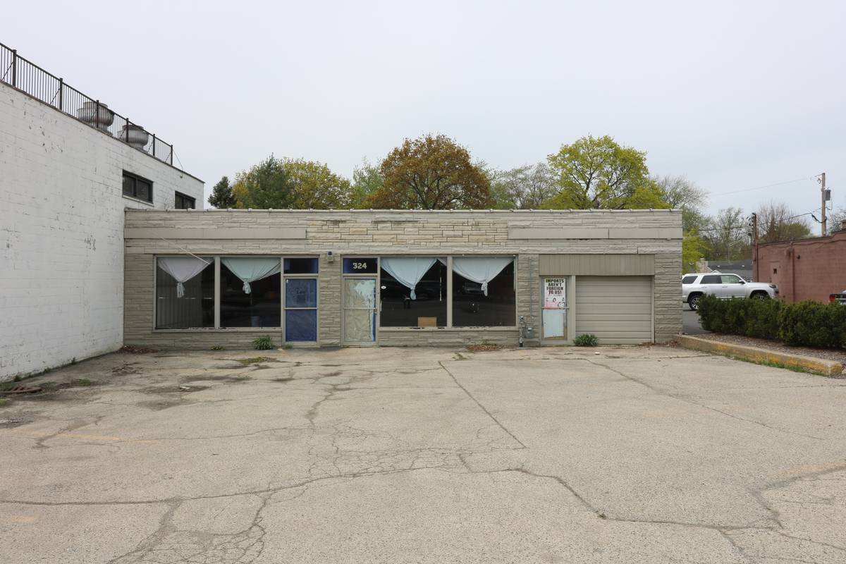 324 N Lake ST, Mundelein, IL 60060