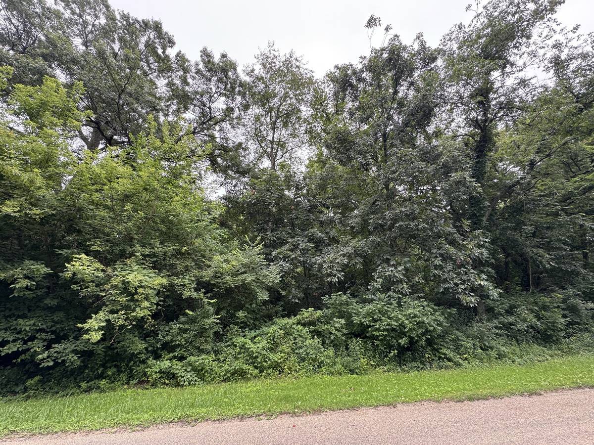 906 Monongahela DR, Dixon, IL 61021
