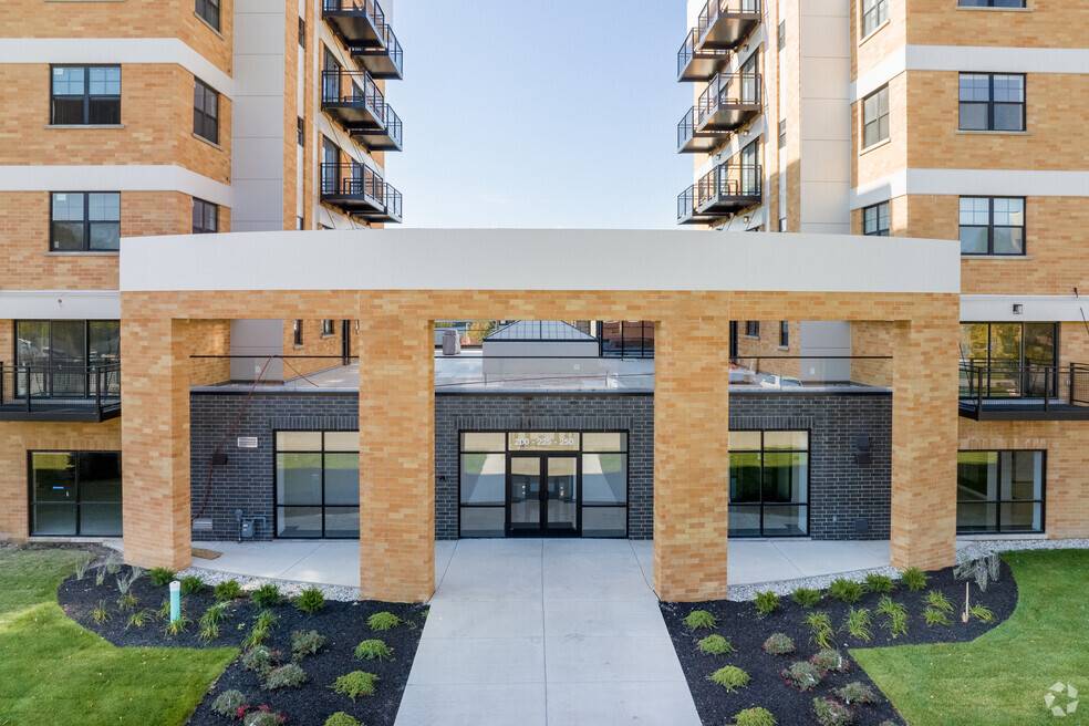 200 Anthony AVE #208, Mundelein, IL 60060