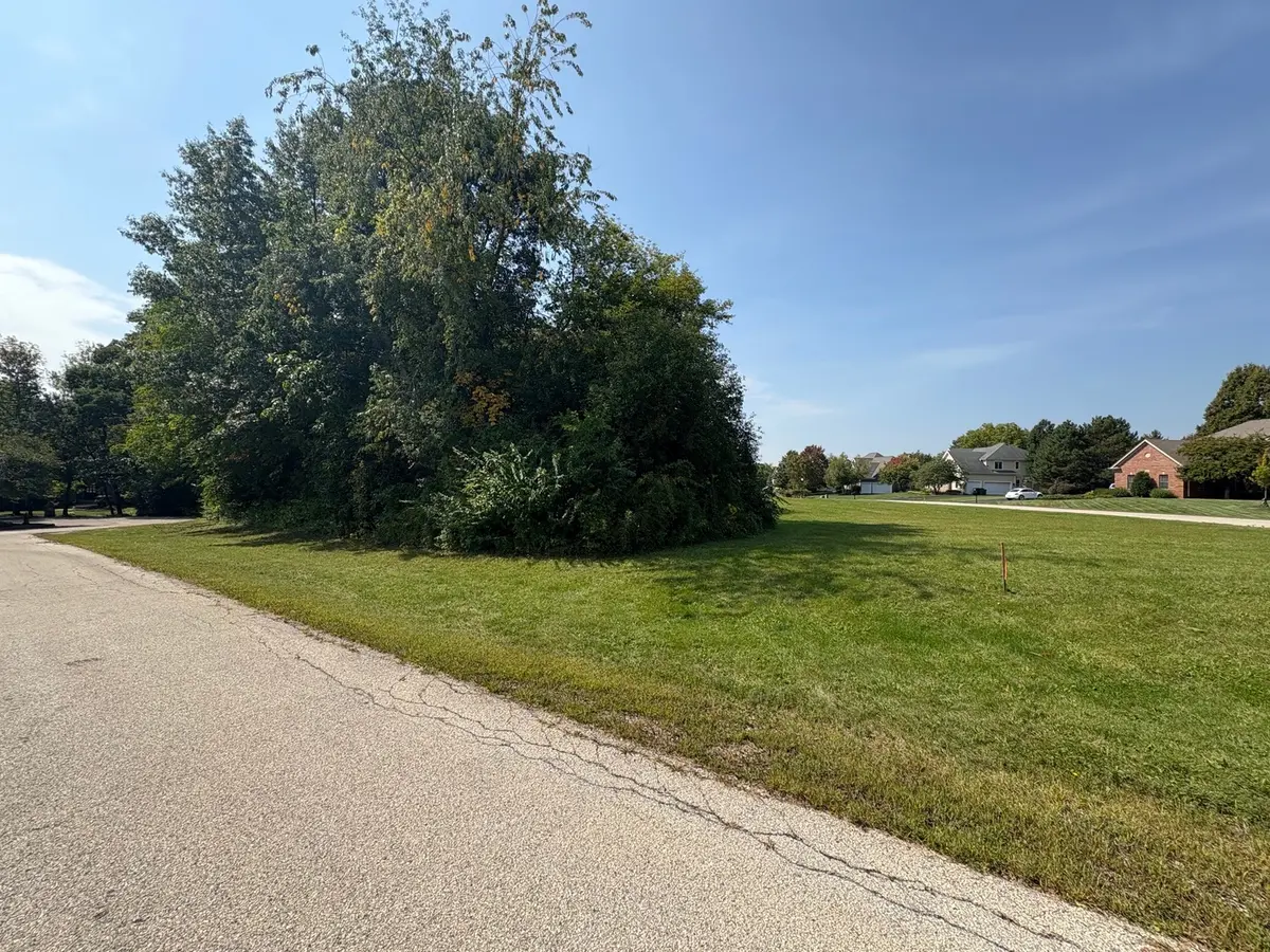 6001 Brighton LN, Lakewood, IL 60014