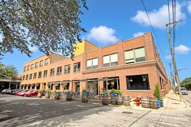 1806 W Cuyler AVE #101, Chicago, IL 60613