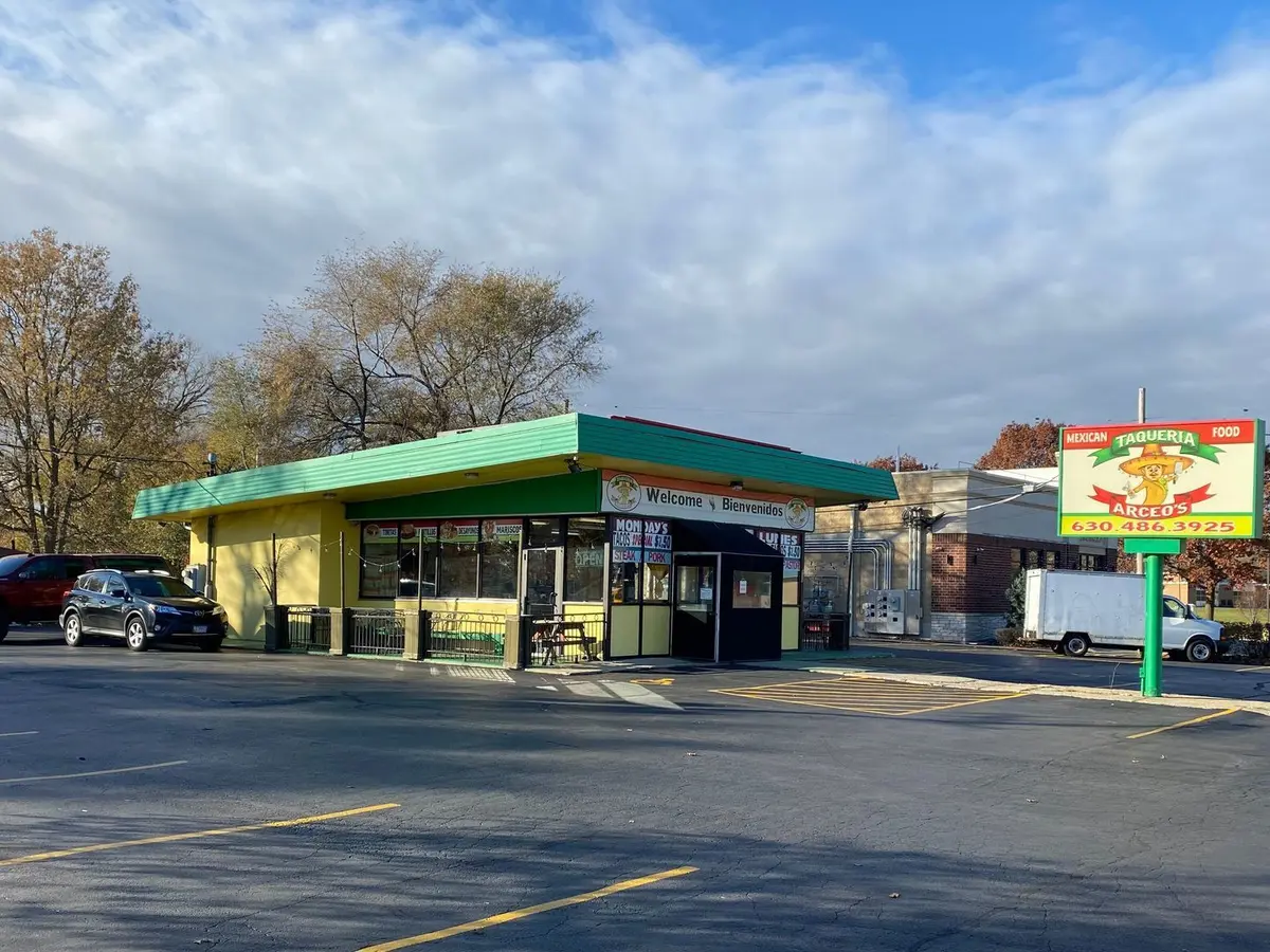 930 W Illinois AVE, Aurora, IL 60506