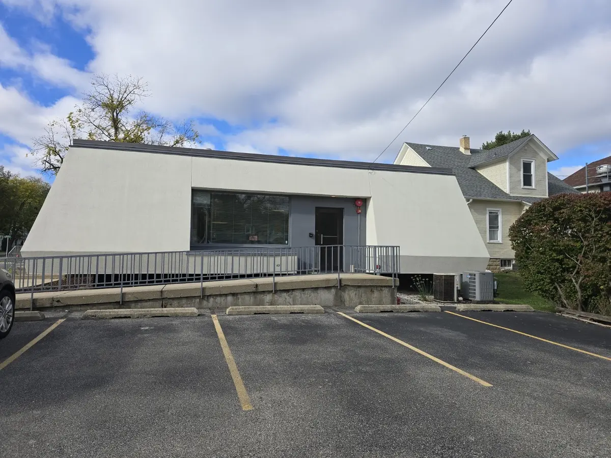 326 S Milwaukee AVE, Libertyville, IL 60048