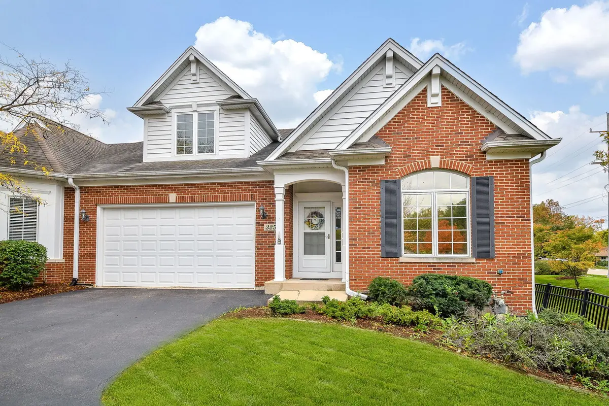 325 Delnor Glen DR #325, St. Charles, IL 60174