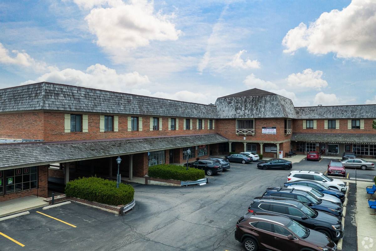 106 Barrington Commons CT, Barrington, IL 60010