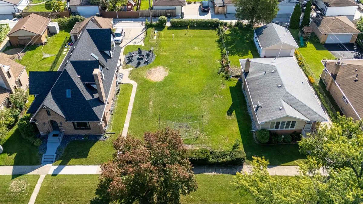 8041 N Merrill ST, Niles, IL 60714