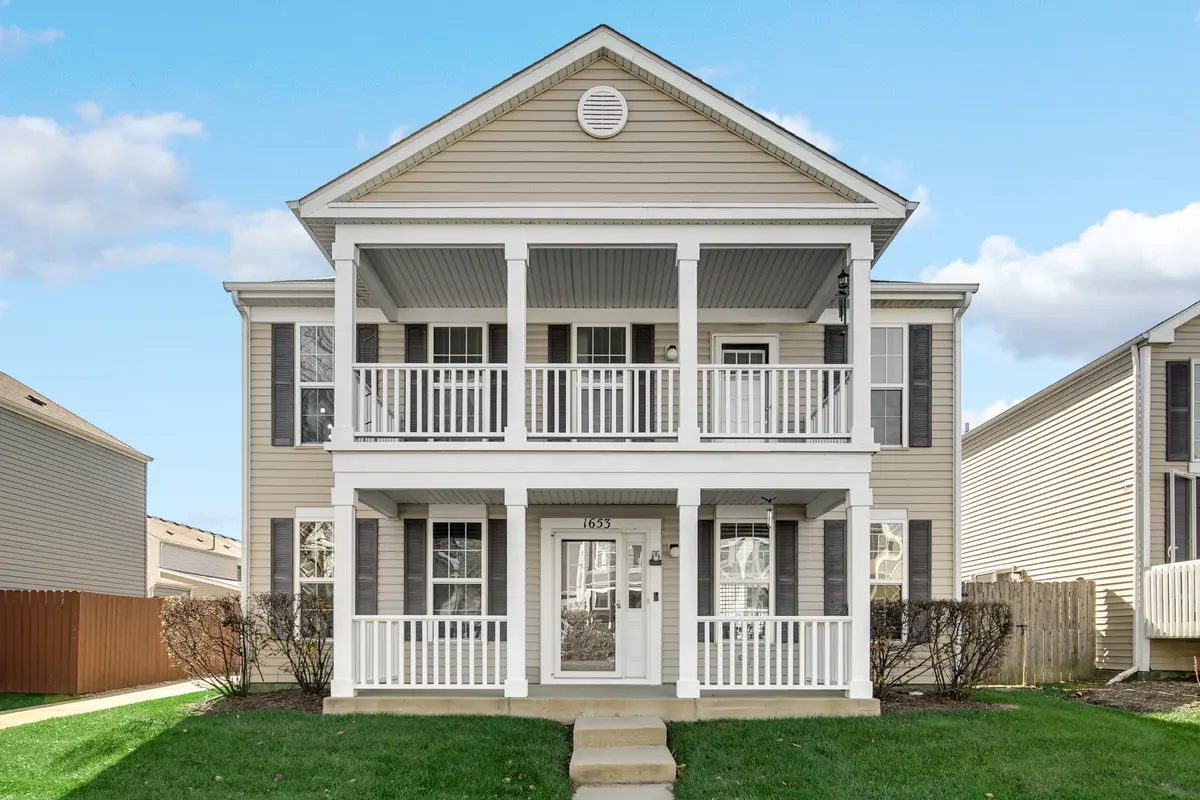 1653 Victoria Park CIR, Aurora, IL 60504
