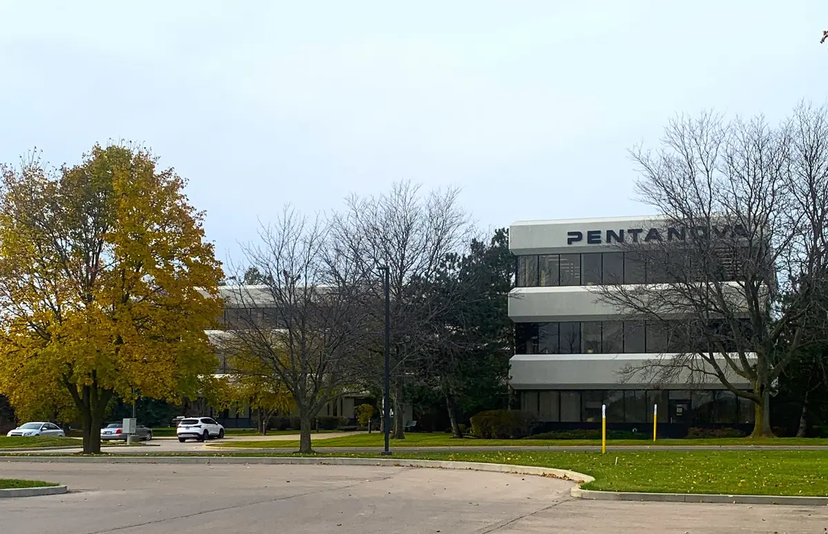 150 E Dartmoor DR, Crystal Lake, IL 60014