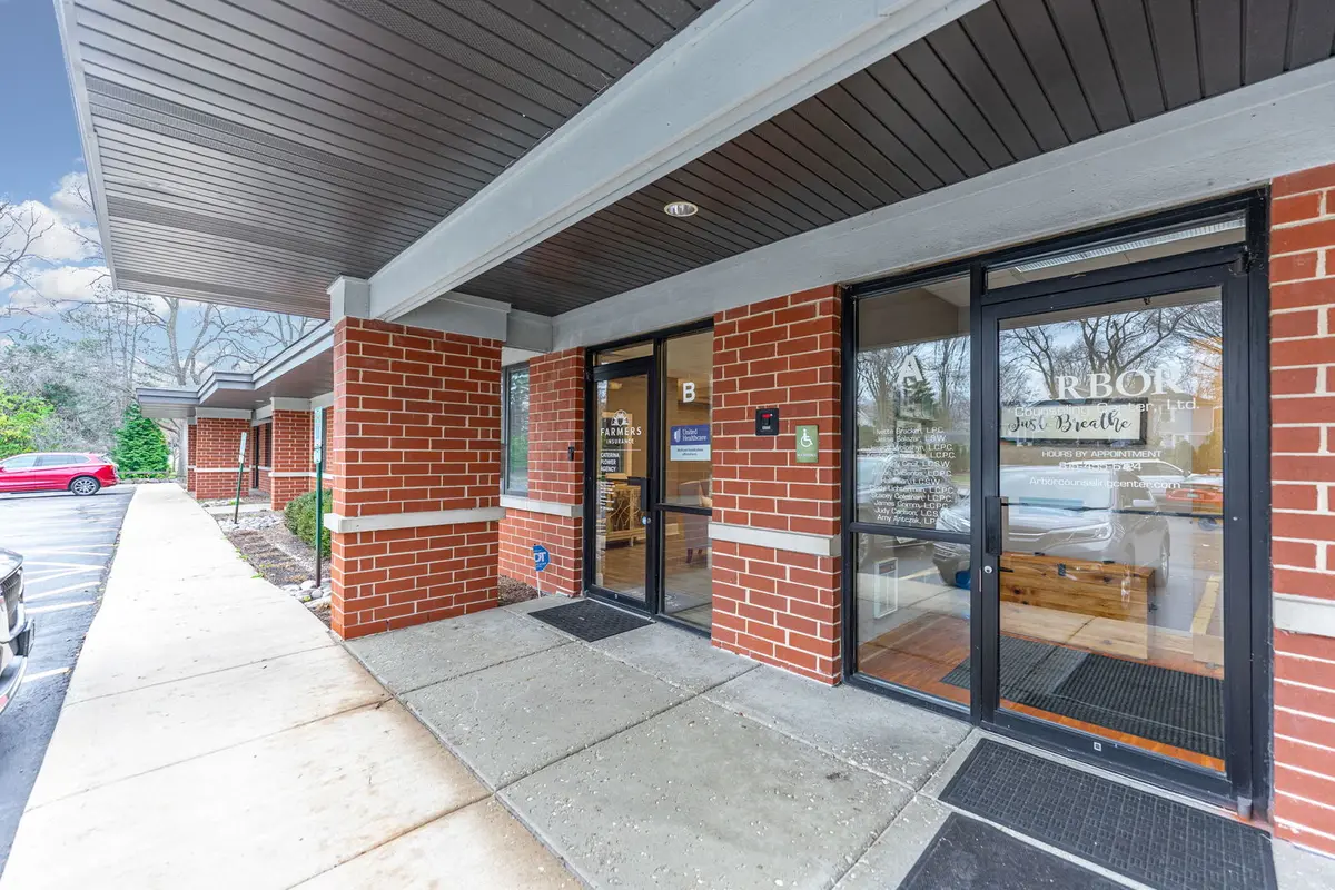 850 S Mchenry AVE #B, Crystal Lake, IL 60014