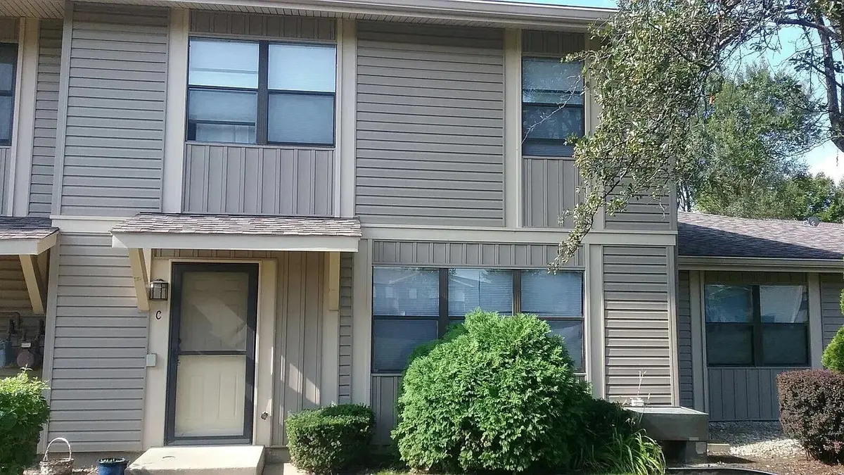 5715 Dutch Mill CT #C, Hanover Park, IL 60133