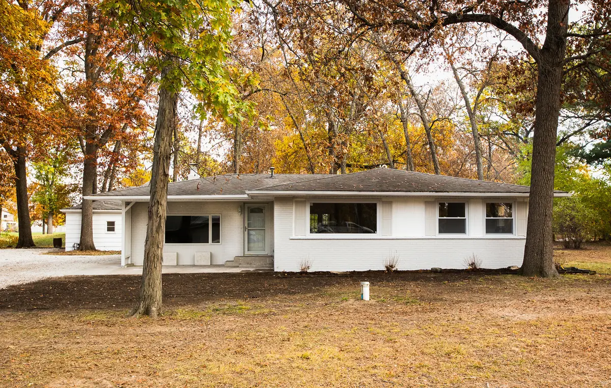 6012 Muriel LN, St. Anne, IL 60964