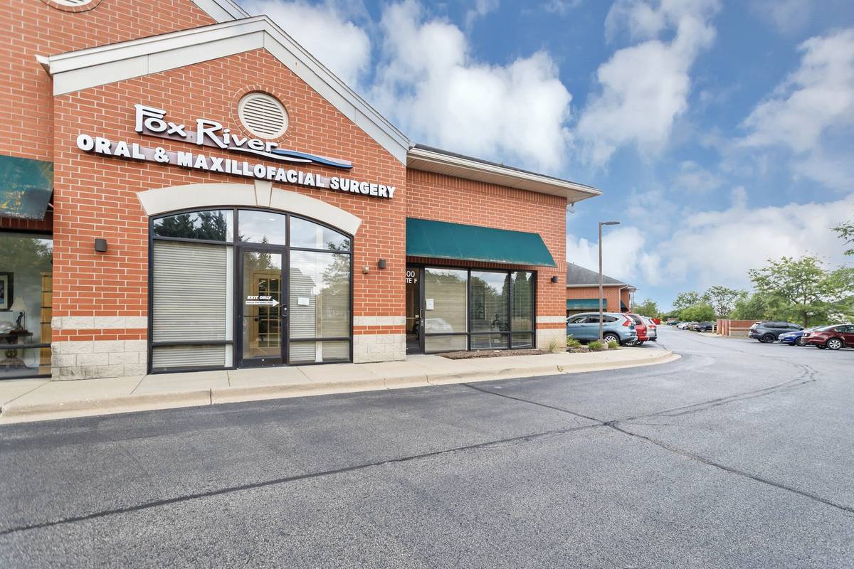 1500 CARLEMONT DR #F, Crystal Lake, IL 60014