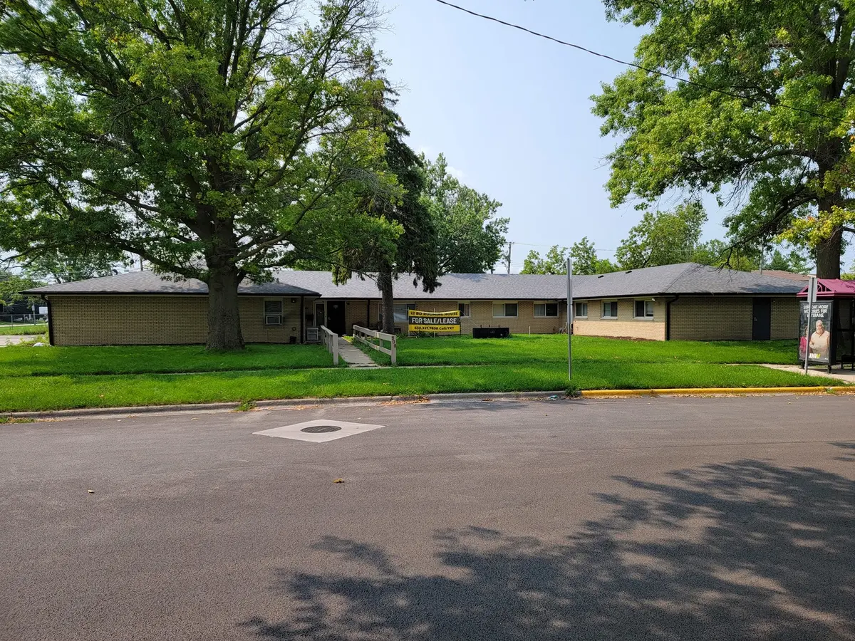 908 Greenbrier RD #908, Dekalb, IL 60115