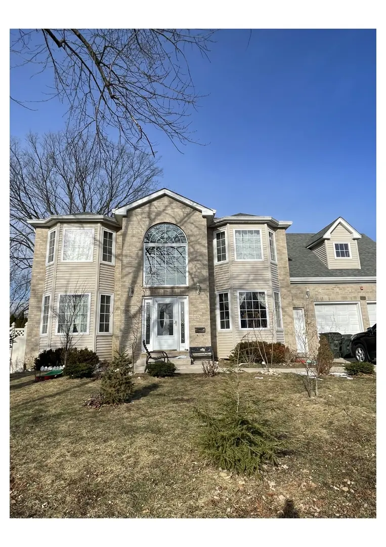 200 W Thacker ST, Hoffman Estates, IL 60169