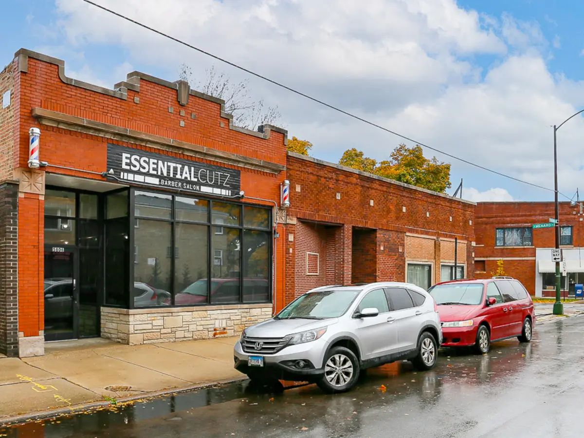 5802 W HIGGINS AVE, Chicago, IL 60630