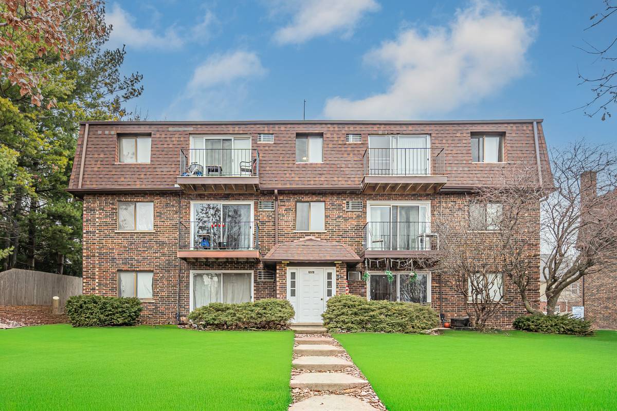 1225 Whispering Hills CT #3B, Naperville, IL 60540