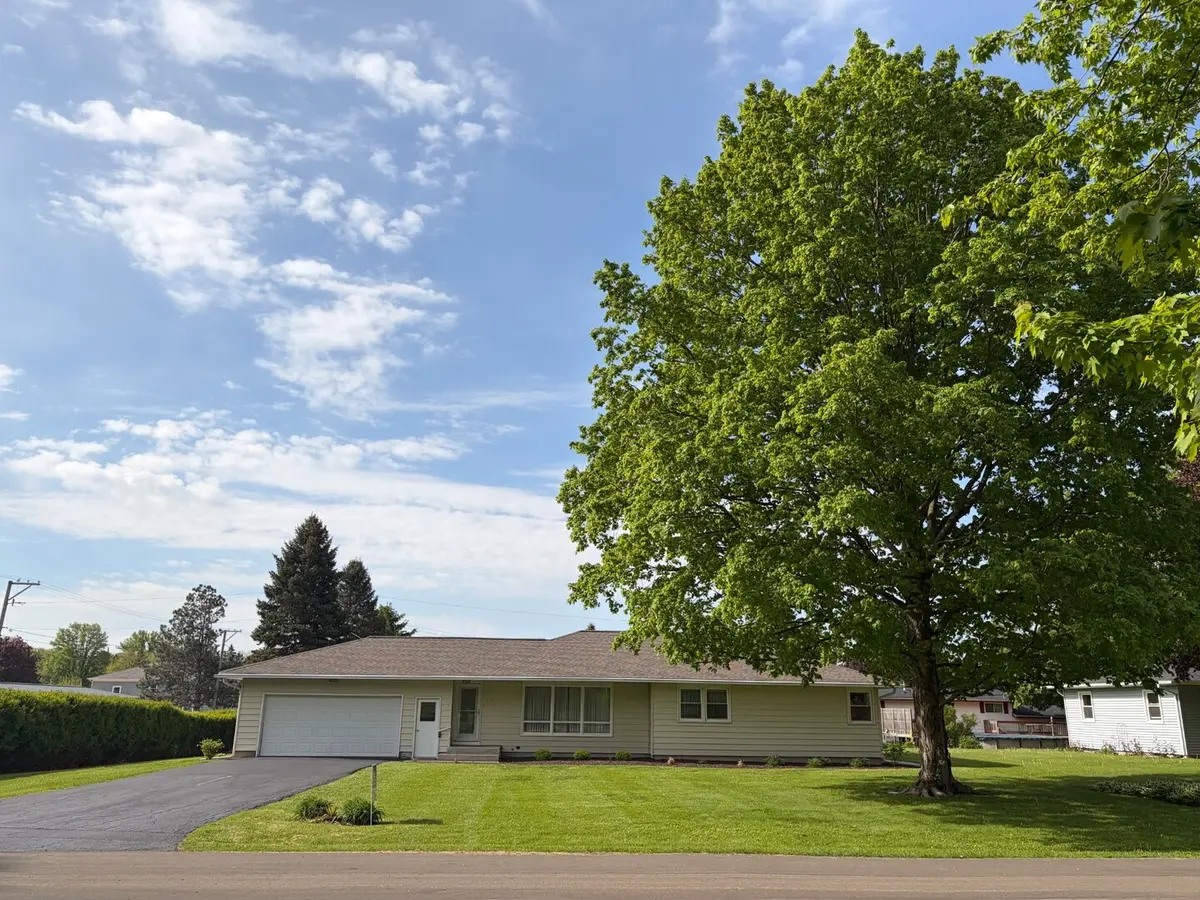 917 Sunset AVE, Earlville, IL 60518
