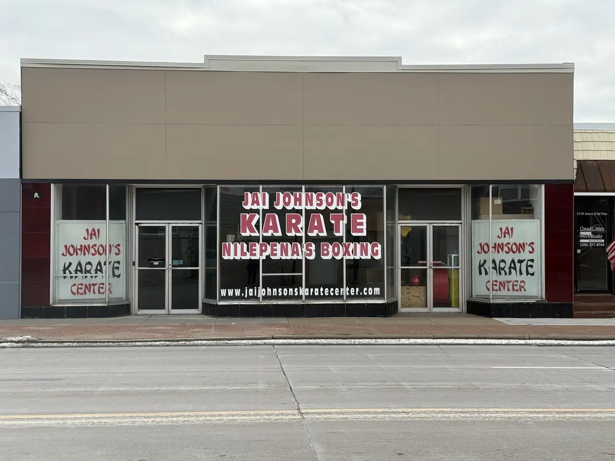 3112 Avenue of the Cities AVE, Moline, IL 61265