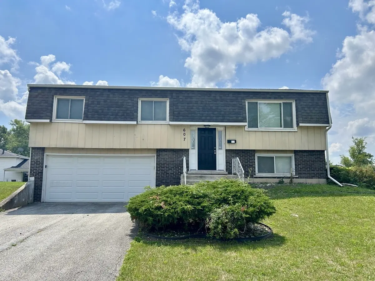 607 Sullivan LN, University Park, IL 60484