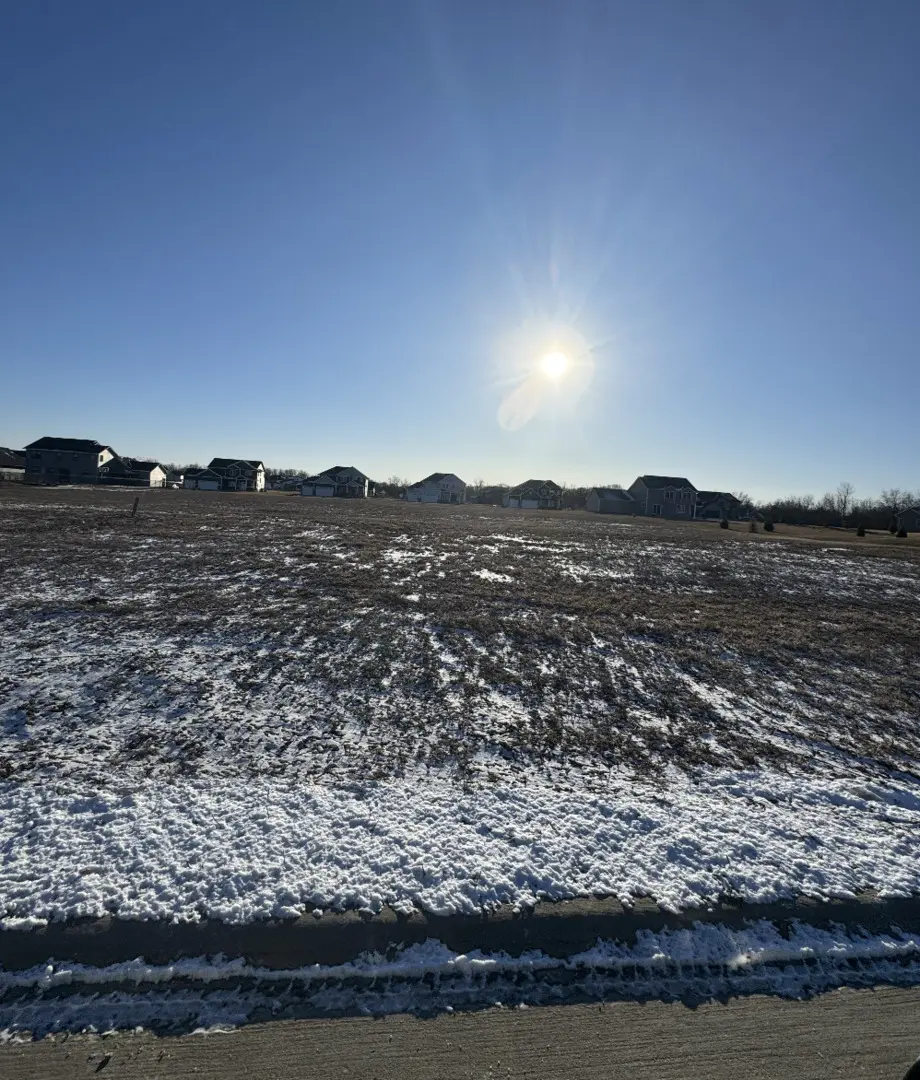 362 Linda LN, Riverdale, IA 52722